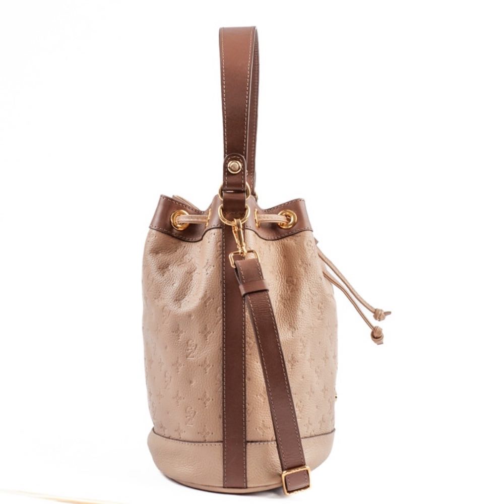 Bolsa Bucket Média Couro Monograma La Fenice Crepe/Castor 105045